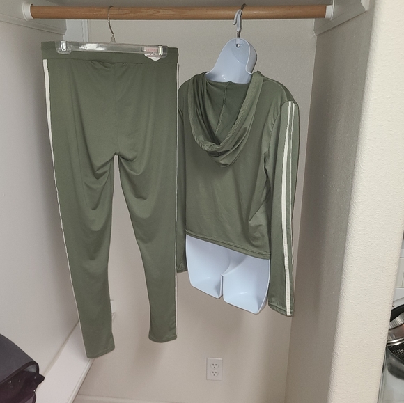 Active Ware 2pc Set - Picture 2 of 4